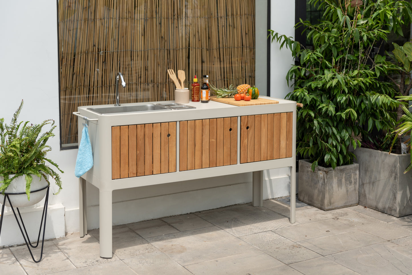 WAS $2499. NOW $1499 BRAND NEW Kitchen White Made of Die-cast Aluminum, Ideal Set for Outdoor