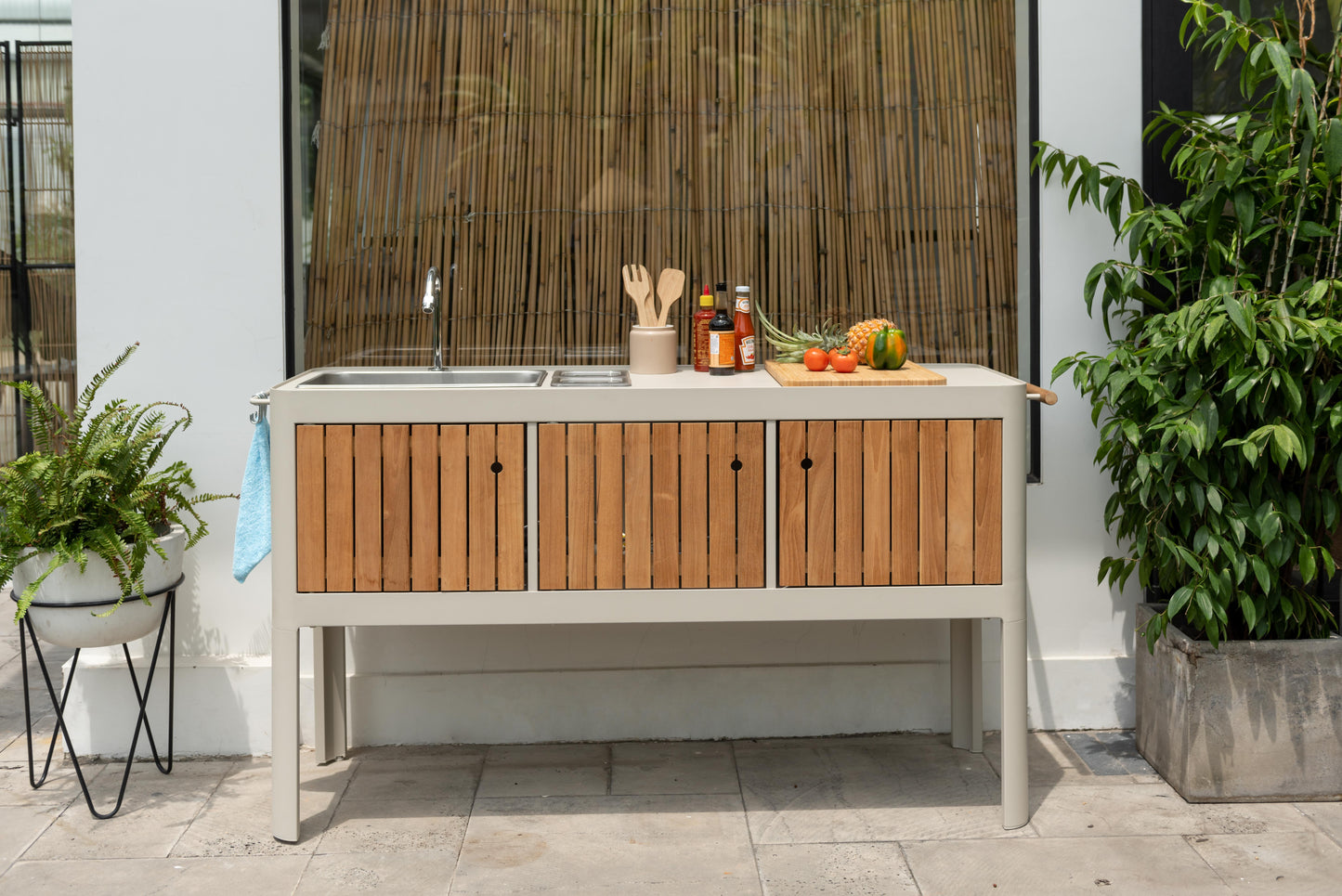 WAS $2499. NOW $1499 BRAND NEW Kitchen White Made of Die-cast Aluminum, Ideal Set for Outdoor