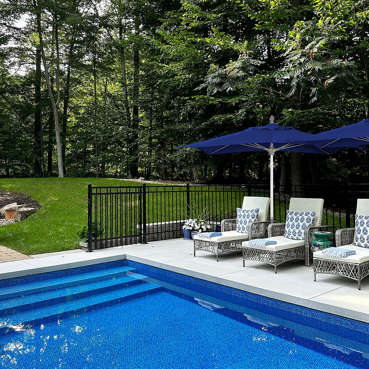 Luna 7.5FT Square Pulley Aluminum Umbrella - Sunbrella Fabric