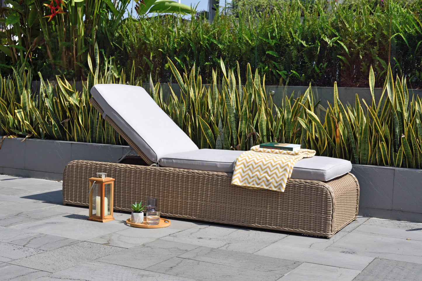 Amosa High-Quality Wicker Sun Lounger